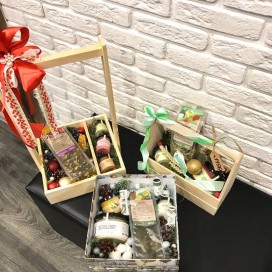 Подарочные боксы с мёдом и чаем