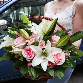 Корзина с Лилией