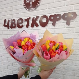 Букет микс из 15 тюльпанов