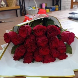 Букет из 19 красных роз