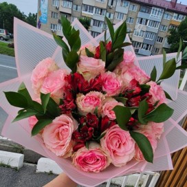 Сборный букет из розы Эквадор и альстромерии