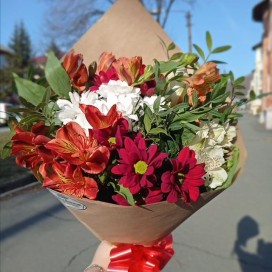 Сборный букет из Хризантем и Альстромерий